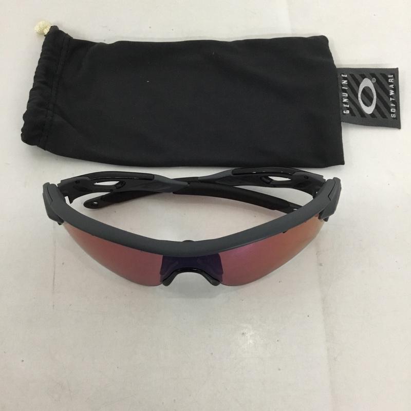 オークリー OAKLEY めがね・サングラス サングラス OO9206-04 RADARLOCK スポーツサングラス ロゴ、文字 黒 / ブラック / X 灰 / グレー /  メンズ USED 古着 中古 10129363