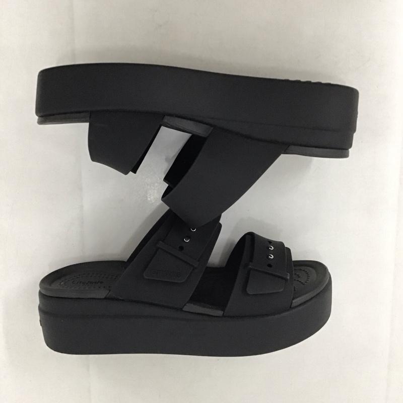 クロックス crocs サンダル サンダル ブルックリン サンダル ロー ウェッジ 7 ロゴ、文字 黒 / ブラック /  レディース USED 古着 中古 10141043