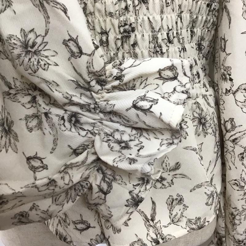 ダブルクローゼット w closet カットソー 長袖 303885 スクエアネック花柄シャーリングプルオーバー FREE 花柄 アイボリー / アイボリー /  レディース USED 古着 中古 10108408