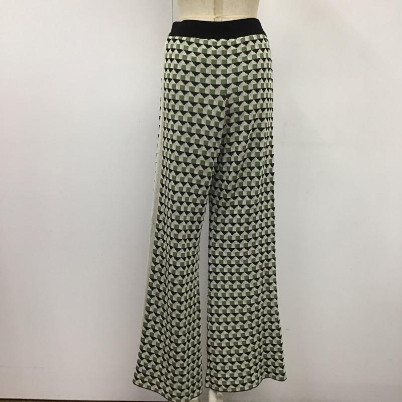 アズールバイマウジー AZUL BY MOUSSY ボトムス ボトムス 250ESM71-164D ジオメトリックパターンニットパンツ フレアパンツ カジュアルパンツ M 総柄 黒 / ブラック / X 白 / ホワイト / X ベージュ / ベージュ / X 緑 / グリーン /  レディース USED 古着 中古 10112995