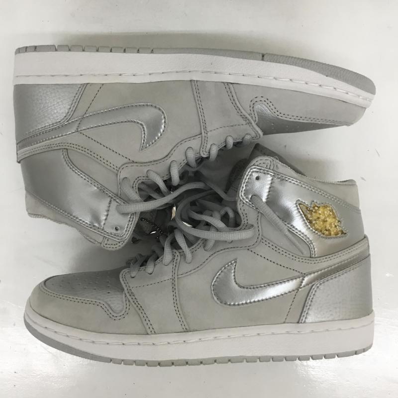 ナイキ NIKE スニーカー スニーカー 136060-001 27.0cm ロゴ、文字 銀 / シルバー /  メンズ USED 古着 中古 10110551