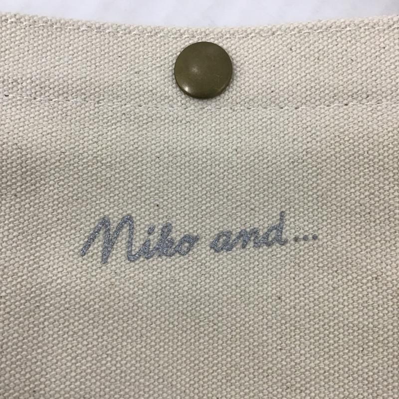 ニコアンド niko and... ショルダーバッグ ショルダーバッグ NK20FB2443 サコッシュ ロゴ、文字 アイボリー / アイボリー /  レディース USED 古着 中古 10093263