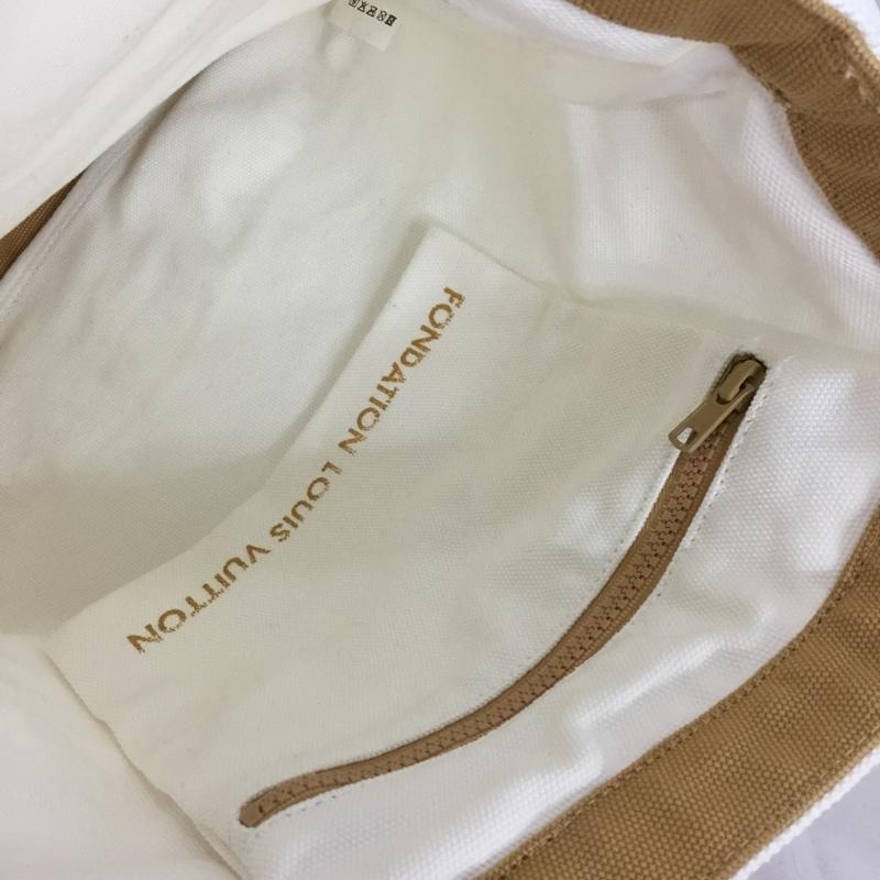 フォンダシオンルイヴィトン FONDATION LOUIS VUITTON トートバッグ トートバッグ ルイヴィトン美術館 キャンバスバッグ ロゴ、文字 白 / ホワイト / X ベージュ / ベージュ /  レディース USED 古着 中古 10148459