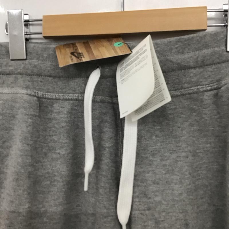 ナイキ NIKE パンツ ショートパンツ ハーフパンツ ショートパンツ カジュアルパンツ スウェットパンツ XXL ロゴ、文字 灰 / グレー /  メンズ USED 古着 中古 10150865