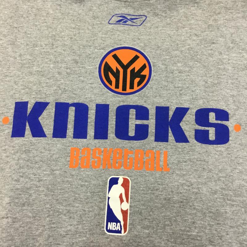 リーボック Reebok Tシャツ 半袖 New York Knicks basketball Tシャツ XL ロゴ、文字 X プリント 灰 / グレー / X 青 / ブルー / X 橙 / オレンジ /  メンズ USED 古着 中古 10130855