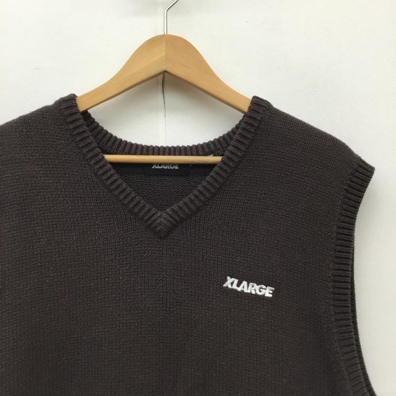 エクストララージ XLARGE ベスト ベスト 101213015003 STANDARD LOGO KNIT VEST Vネックニットベスト M ロゴ、文字 茶 / ブラウン / X 白 / ホワイト /  メンズ USED 古着 中古 10136992