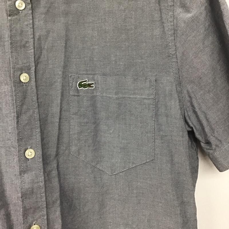 ラコステ LACOSTE シャツ、ブラウス 半袖 半袖シャツ ボタンダウンシャツ カラーシャツ ロゴ、文字 灰 / グレー /  メンズ USED 古着 中古 10146836