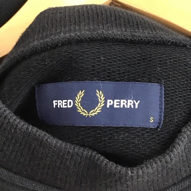 フレッドペリー FRED PERRY トレーナー 長袖 長袖トレーナー スウェット クルーネック プルオーバー S ロゴ、文字 黒 / ブラック /  メンズ USED 古着 中古 10144607