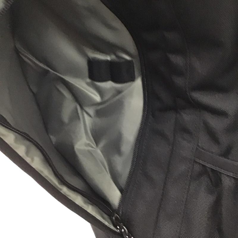 コロンビア Columbia リュックサック、デイパック リュックサック、デイバッグ 125 PU8679 LBフローレス30Lバックパック ロゴ、文字 黒 / ブラック /  メンズ USED 古着 中古 10146259
