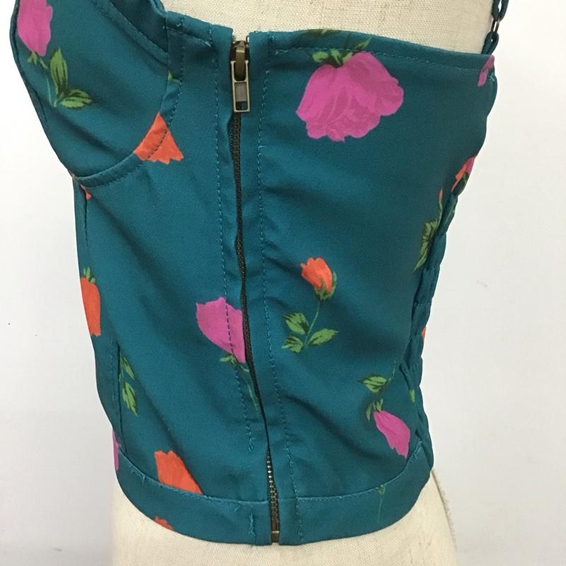 ティティーアンドコー titty&Co. キャミソール キャミソール キャミソール タンクトップ ノースリーブカットソー ベアトップ FREE 総柄 X プリント 緑 / グリーン /  レディース USED 古着 中古 10115968