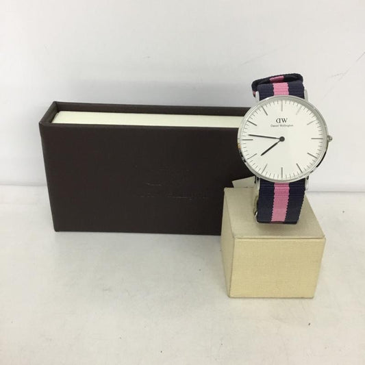 ダニエルウェリントン Daniel Wellington 腕時計 アナログ（クォーツ式） Classic Winchester 箱有 ロゴ、文字 桃 / ピンク / X 紺 / ネイビー /  メンズ USED 古着 中古 10134922