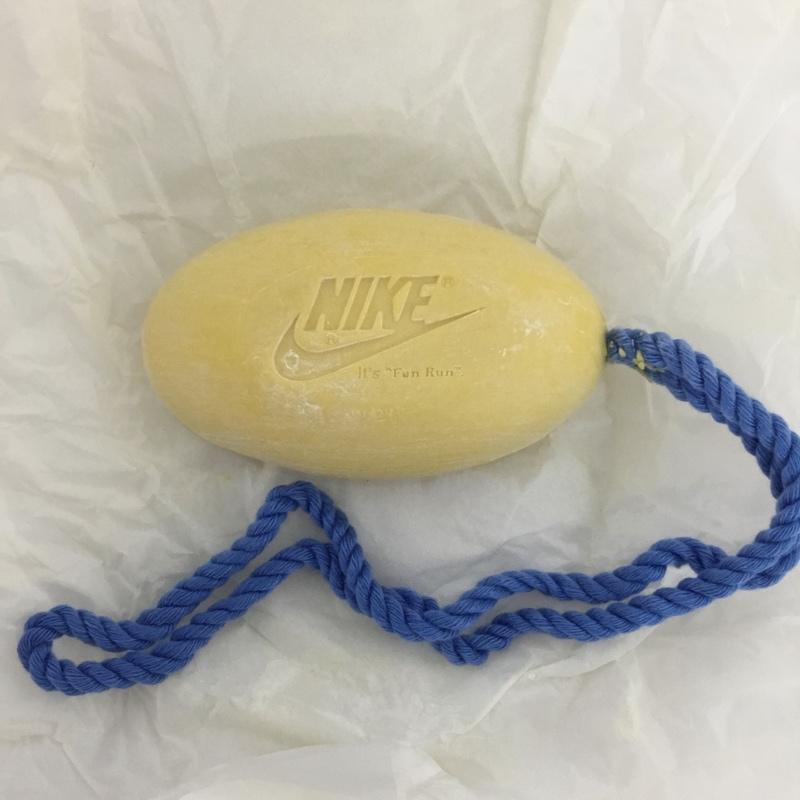 ナイキ NIKE ファッション小物 ファッション小物 FG-009 シャワーソープ 箱有 ロゴ、文字 黄 / イエロー /  メンズ USED 古着 中古 10150205