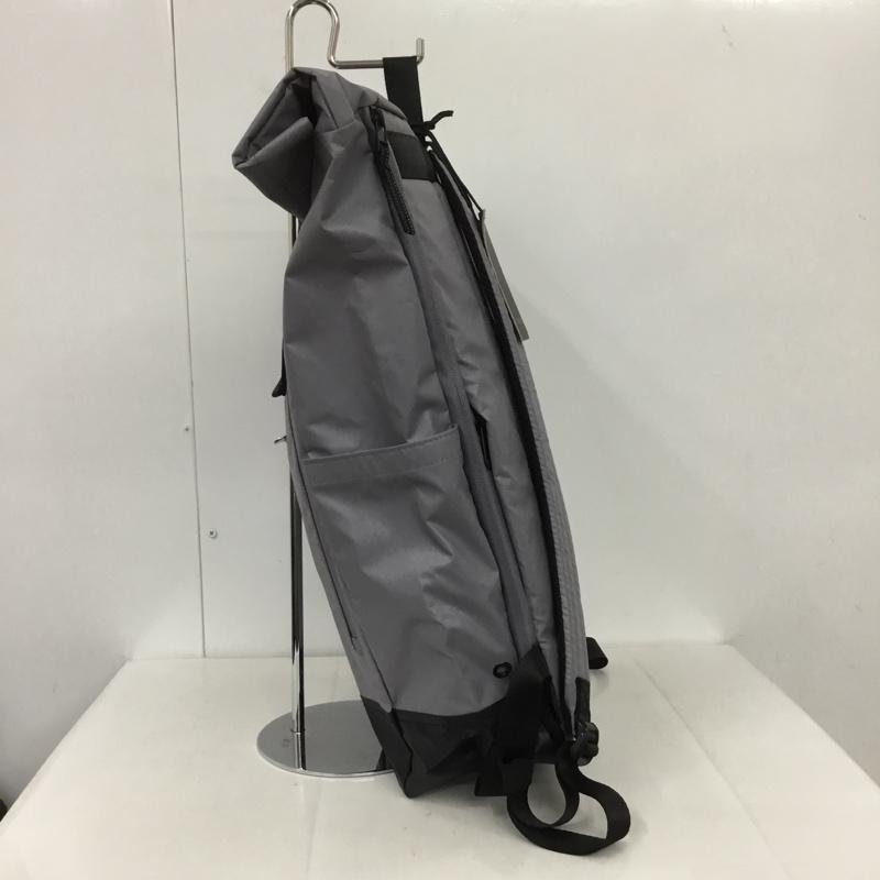 ティンバックツー TIMBUK2 リュックサック、デイパック リュックサック、デイバッグ 7231-3-3082 Etched Tuck Pack エッチドタックパック タグ付き ロゴ、文字 灰 / グレー /  メンズ USED 古着 中古 10132059