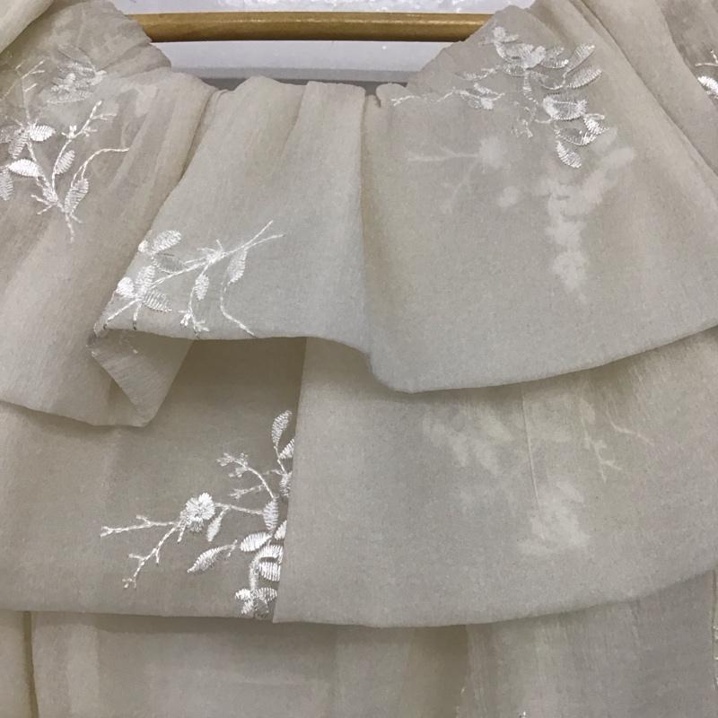 オルドット Olu. シャツ、ブラウス 半袖 yu25aab03 エンブロイダリーフラワーオフショルブラウス FREE 刺繍 オフホワイト / オフホワイト /  レディース USED 古着 中古 10148632