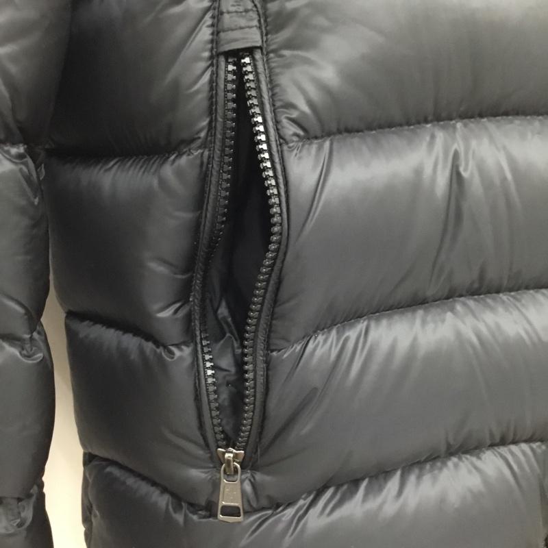 モンクレール MONCLER ジャケット、上着 ジャンパー、ブルゾン ジップアップジャケット ダウンジャケット カジュアルジャケット アウター 5 無地 黒 / ブラック /  メンズ USED 古着 中古 10109511
