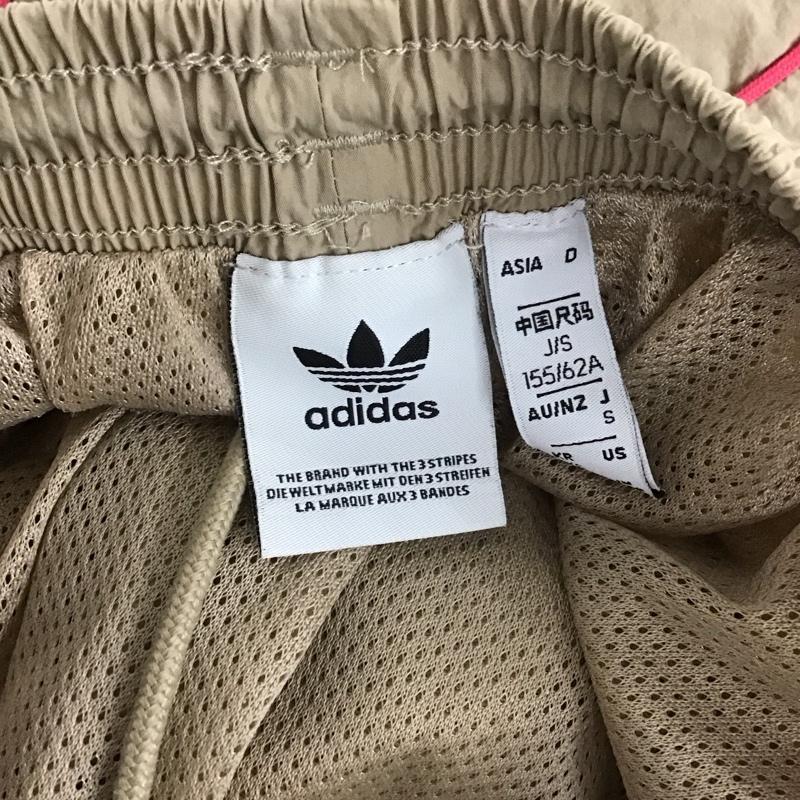 アディダス adidas パンツ ショートパンツ GD2424 ラージロゴショーツ S ロゴ、文字 ベージュ / ベージュ /  レディース USED 古着 中古 10138874