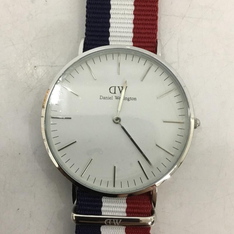 ダニエルウェリントン Daniel Wellington 腕時計 アナログ（クォーツ式） ロゴ、文字 白 / ホワイト / X 赤 / レッド / X 紺 / ネイビー /  メンズ USED 古着 中古 10134905