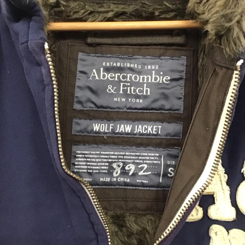 アバクロンビーアンドフィッチ ABERCROMBIE&FITCH パーカー 長袖 ジップアップパーカー 長袖パーカー カジュアルジャケット S ロゴ、文字 紺 / ネイビー /  メンズ USED 古着 中古 10141482