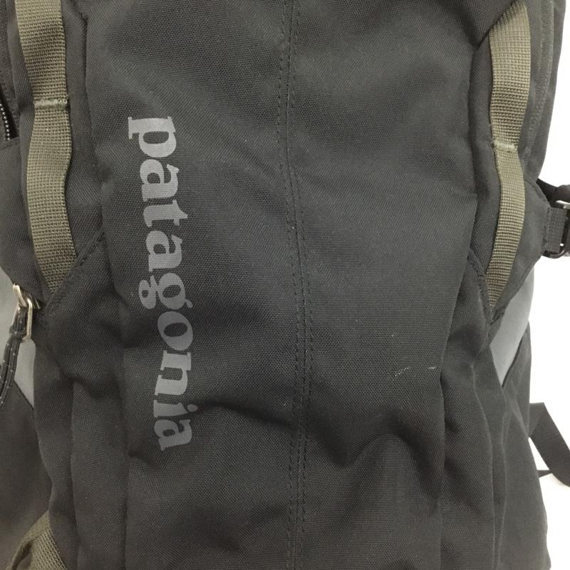 パタゴニア patagonia リュックサック、デイパック リュックサック、デイバッグ Refugio Pack 28L ロゴ、文字 黒 / ブラック /  メンズ USED 古着 中古 10148755