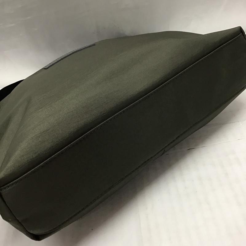 シャルルジョルダン CHARLES JOURDAN ショルダーバッグ ショルダーバッグ ロゴ、文字 カーキ / カーキ /  レディース USED 古着 中古 10115843