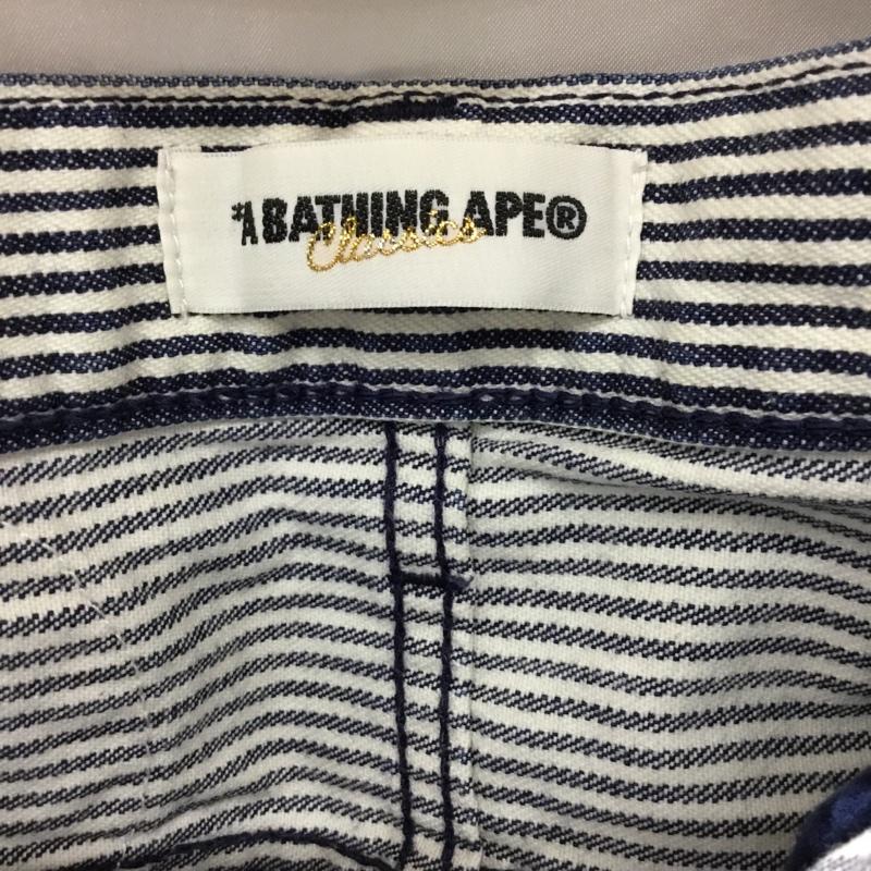アベイシングエイプ A BATHING APE パンツ ショートパンツ バック刺繍 ハーフパンツ M ロゴ、文字 白 / ホワイト / X 紺 / ネイビー /  メンズ USED 古着 中古 10118956