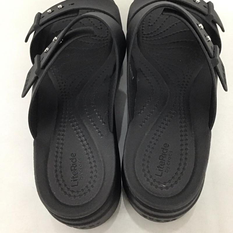 クロックス crocs サンダル サンダル ブルックリン サンダル ロー ウェッジ 7 ロゴ、文字 黒 / ブラック /  レディース USED 古着 中古 10141043