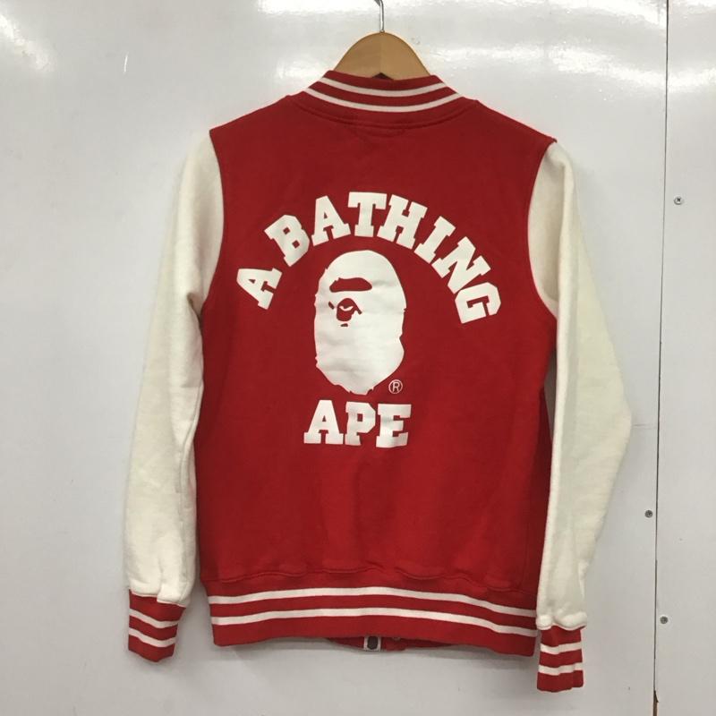 アベイシングエイプ A BATHING APE ジャケット、上着 ジャンパー、ブルゾン スウェット 裏起毛 カレッジロゴ バックプリント S ロゴ、文字 白 / ホワイト / X 赤 / レッド /  レディース USED 古着 中古 10146406