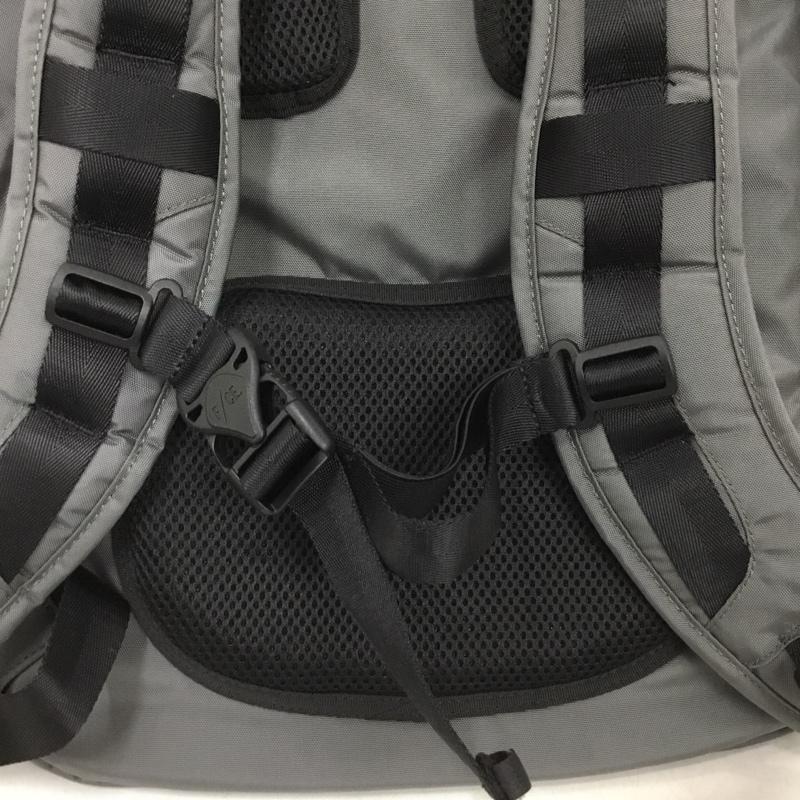 ビームスライツ BEAMS LIGHTS リュックサック、デイパック リュックサック、デイバッグ 51-61-0338-368-17-88 F/CE. 別注 RN トラベルバックパック タグ付き ロゴ、文字 灰 / グレー /  メンズ USED 古着 中古 10145196