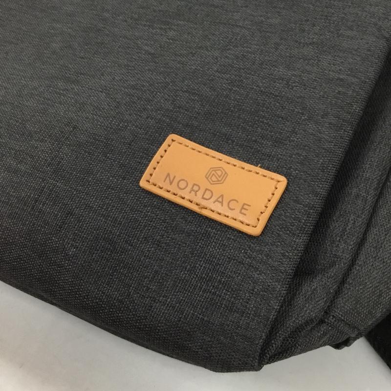 ノルディス NORDACE リュックサック、デイパック リュックサック、デイバッグ ND1001 軽量デイリーリュック USB充電 タグ付き ロゴ、文字 チャコールグレー / チャコールグレー /  メンズ USED 古着 中古 10132053