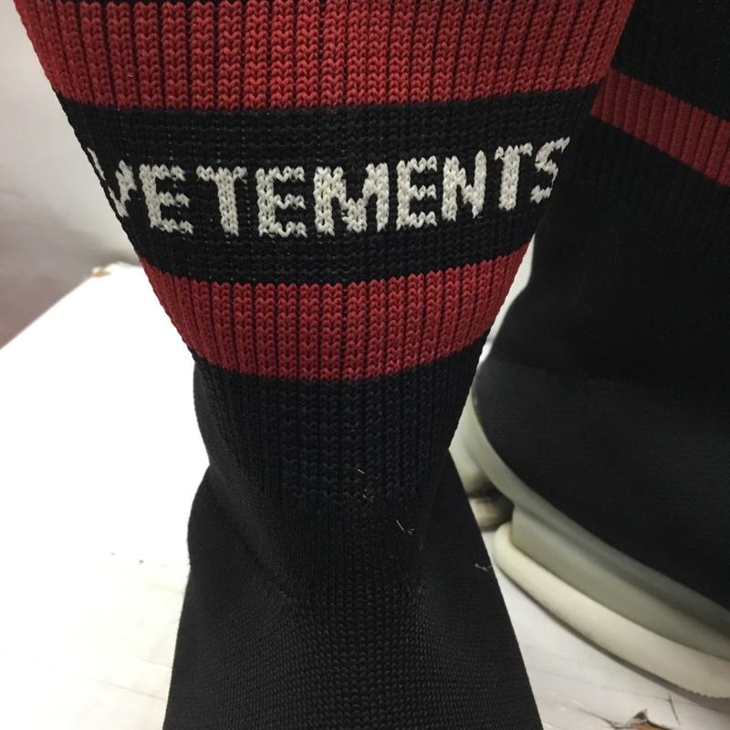 ヴェトモン VETEMENTS スニーカー スニーカー ソックススニーカー ロゴ、文字 黒 / ブラック / X 赤 / レッド /  メンズ USED 古着 中古 10120726