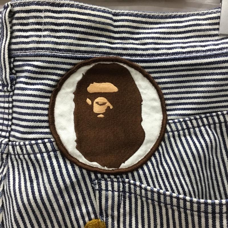 アベイシングエイプ A BATHING APE パンツ ショートパンツ バック刺繍 ハーフパンツ M ロゴ、文字 白 / ホワイト / X 紺 / ネイビー /  メンズ USED 古着 中古 10118956