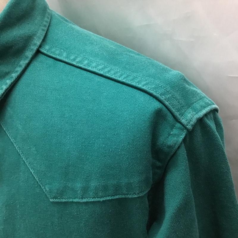 カーハート Carhartt シャツ、ブラウス 長袖 長袖シャツ カラーシャツ ポケットシャツ 長袖カットソー ロゴ、文字 緑 / グリーン /  メンズ USED 古着 中古 10115024