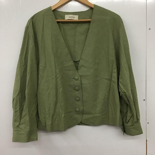メルロー merlot ジャケット、上着 ジャケット、ブレザー 長袖ジャケット アウター 前ボタン ノーカラージャケット FREE 無地 カーキ / カーキ /  レディース USED 古着 中古 10135558