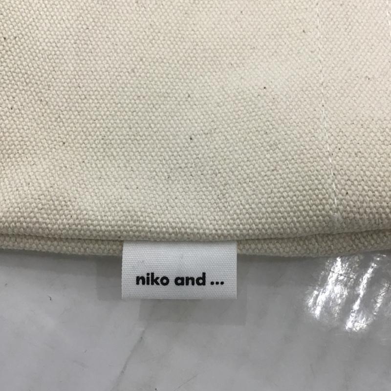 ニコアンド niko and... ショルダーバッグ ショルダーバッグ NK20FB2443 サコッシュ ロゴ、文字 アイボリー / アイボリー /  レディース USED 古着 中古 10093263