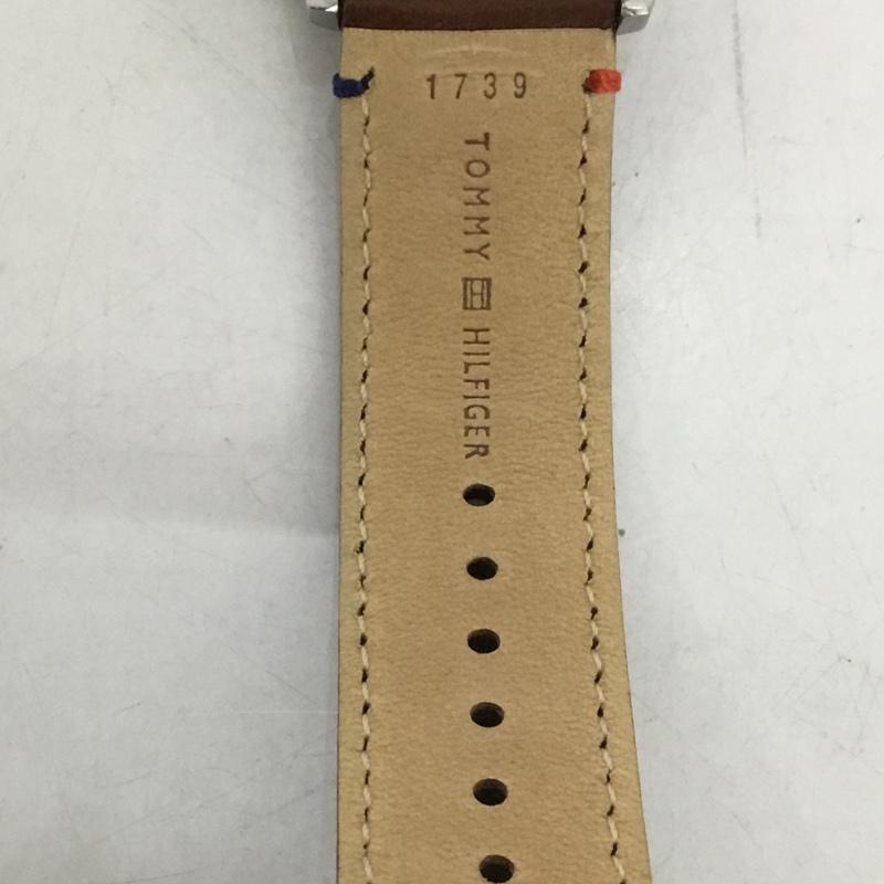 トミーヒルフィガー TOMMY HILFIGER 腕時計 アナログ（クォーツ式） TH 248.1.14.1685 レザーベルト ロゴ、文字 茶 / ブラウン / X 紺 / ネイビー / X 銀 / シルバー /  メンズ USED 古着 中古 10129480
