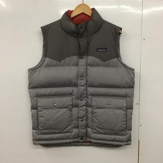 パタゴニア patagonia ベスト ベスト ダウンベスト ノースリーブ 前ボタン L ロゴ、文字 灰 / グレー /  メンズ USED 古着 中古 10146736