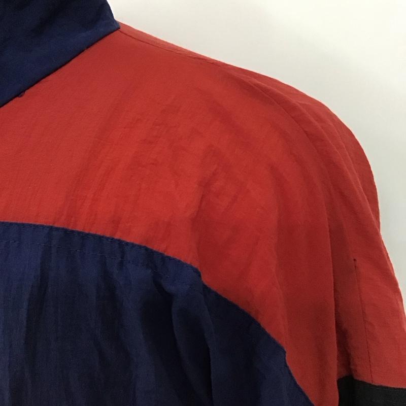 ナイキ NIKE ジャケット、上着 ジャケット、ブレザー ナイロンジャケット ワンポイント 黒 / ブラック / X 赤 / レッド / X 紺 / ネイビー /  メンズ USED 古着 中古 10117969