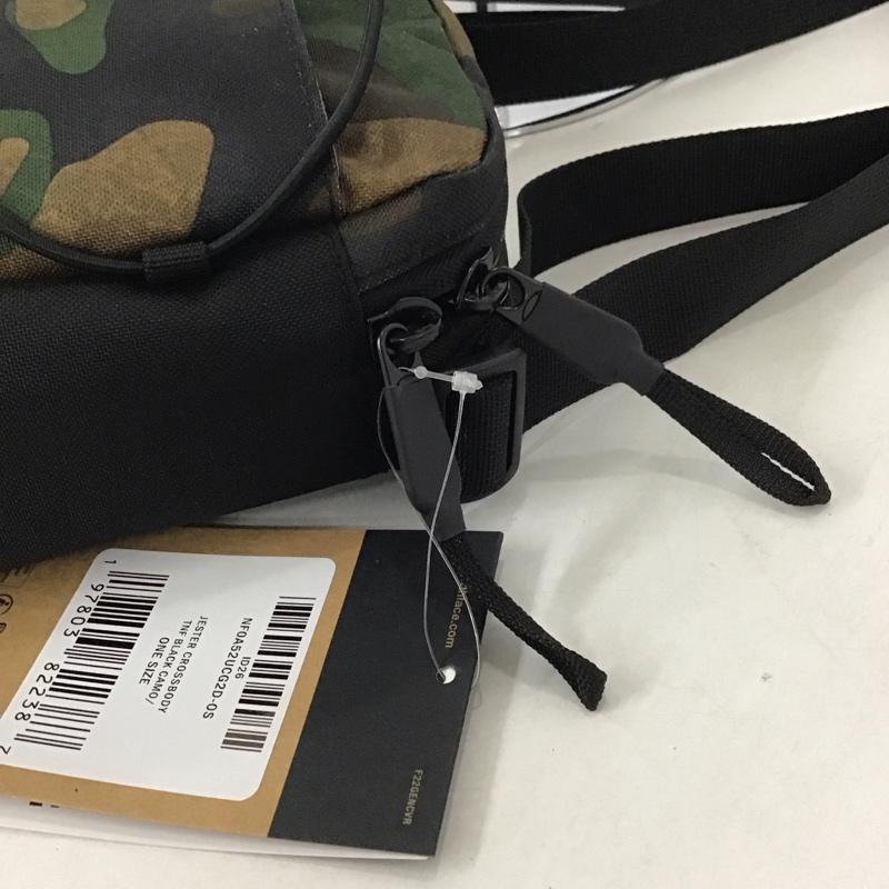 ザノースフェイス THE NORTH FACE ショルダーバッグ ショルダーバッグ NF0A52UC JESTER CROSSBODY タグ付き ロゴ、文字 X カモフラージュ柄・迷彩 マルチカラー / マルチカラー /  メンズ USED 古着 中古 10132520