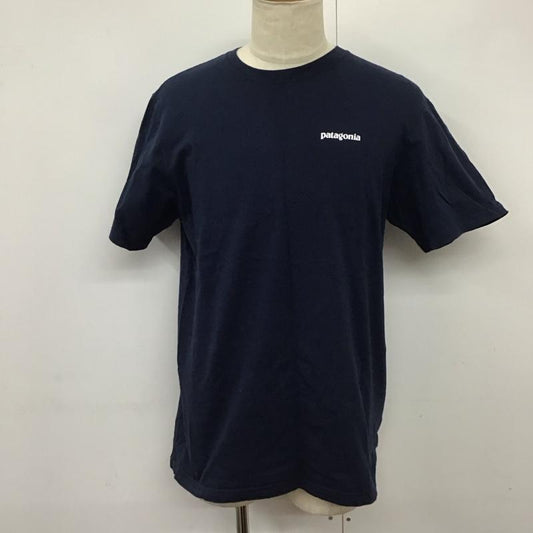 パタゴニア patagonia Tシャツ 半袖 半袖カットソー プリントTシャツ クルーネックカットソー M ロゴ、文字 紺 / ネイビー /  メンズ USED 古着 中古 10124353