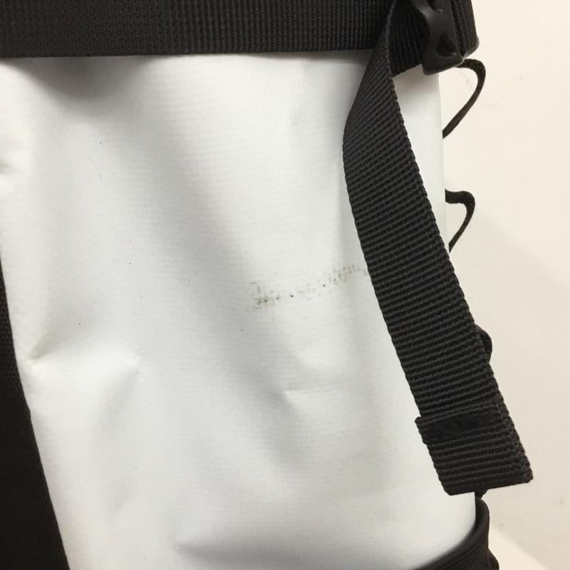 古着 USED リュックサック、デイパック リュックサック、デイバッグ THE SMILEY FACE IN TOKYO 2020 スマイリーフェイス スクエア キャラクター 白 / ホワイト / X 黒 / ブラック /  メンズ USED 古着 中古 10131913
