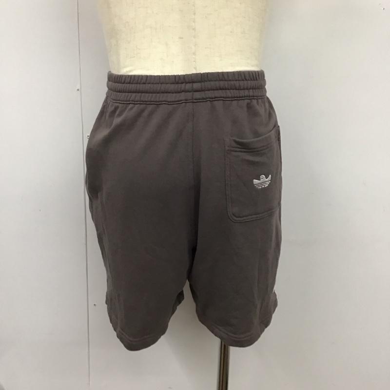 アディダス adidas パンツ ショートパンツ ハーフパンツ ショートパンツ カジュアルパンツ ロゴ、文字 灰 / グレー /  メンズ USED 古着 中古 10123687