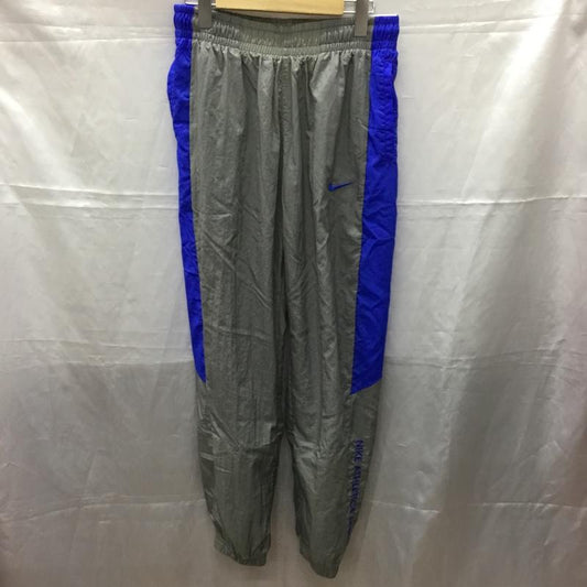 ナイキ NIKE パンツ ワークパンツ、ペインターパンツ fd0949-029 スポーツウェア ナイロンパンツ ワイドパンツ カジュアルパンツ M ロゴ、文字 灰 / グレー /  メンズ USED 古着 中古 10110990