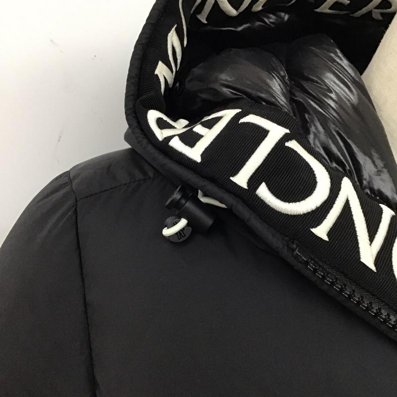 モンクレール MONCLER ジャケット、上着 ダウンジャケット F20911B56900 C0300 フード 2 ワンポイント 黒 / ブラック /  メンズ USED 古着 中古 10114747