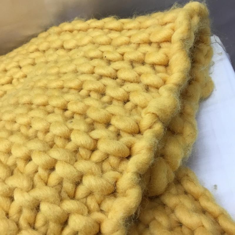 フェンディ FENDI マフラー マフラー FXS124 ニット 箱有 フリンジ ロゴ、文字 灰 / グレー / X 黄 / イエロー /  メンズ USED 古着 中古 10117611