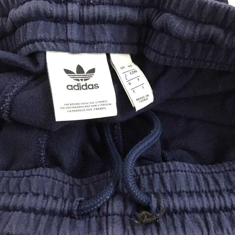 アディダス adidas パンツ ワークパンツ、ペインターパンツ ワークパンツ スリムパンツ カジュアルパンツ スウェットパンツ L ロゴ、文字 紺 / ネイビー /  メンズ USED 古着 中古 10141786