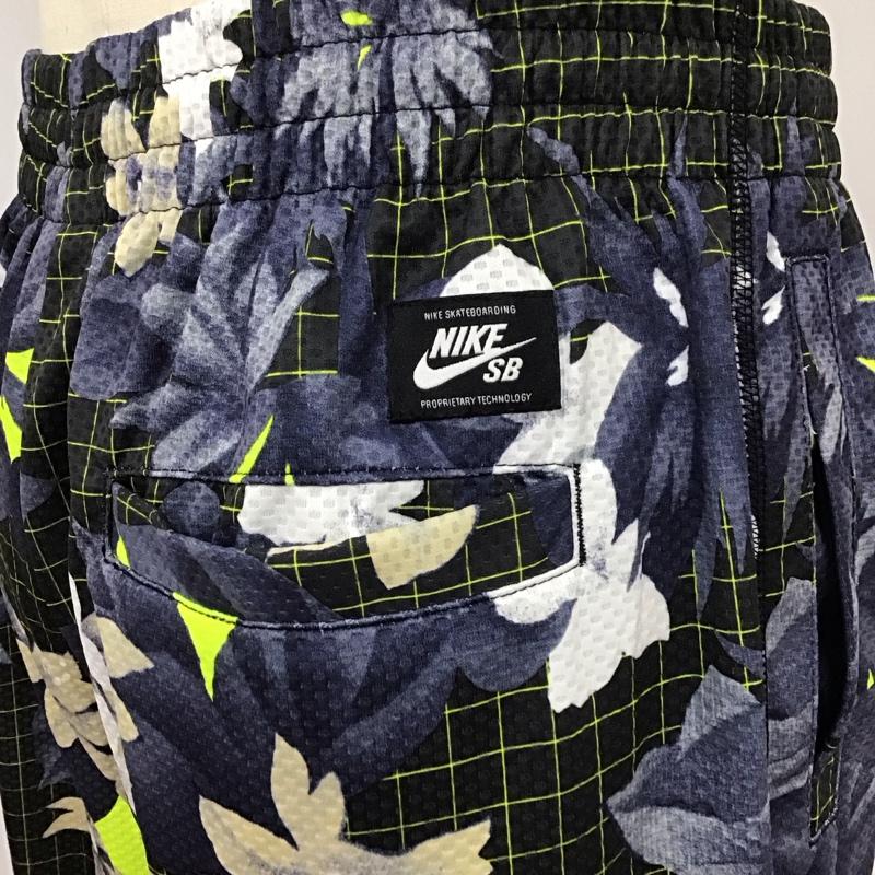 ナイキ NIKE パンツ ショートパンツ CI7344-010 L 総柄 マルチカラー / マルチカラー /  メンズ USED 古着 中古 10113969