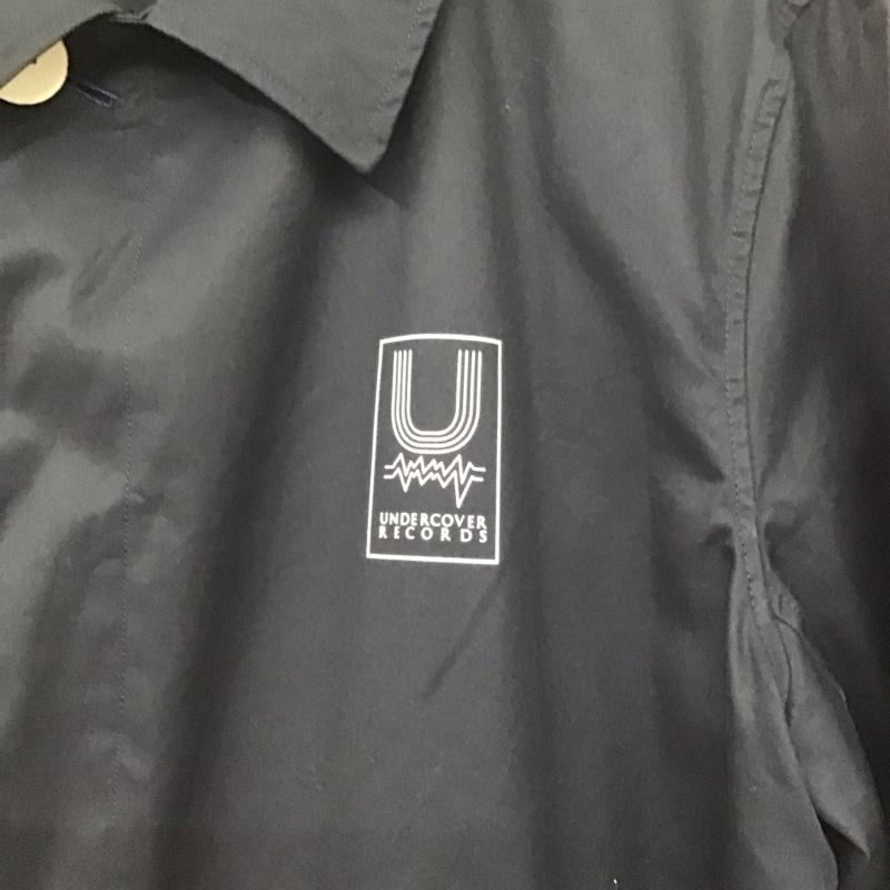 スーアンダーカバー SueUNDERCOVER ジャケット、上着 ジャンパー、ブルゾン ucp9302 トレンチコート アウター ロングコートジャケット 3 ロゴ、文字 紺 / ネイビー /  メンズ USED 古着 中古 10140302