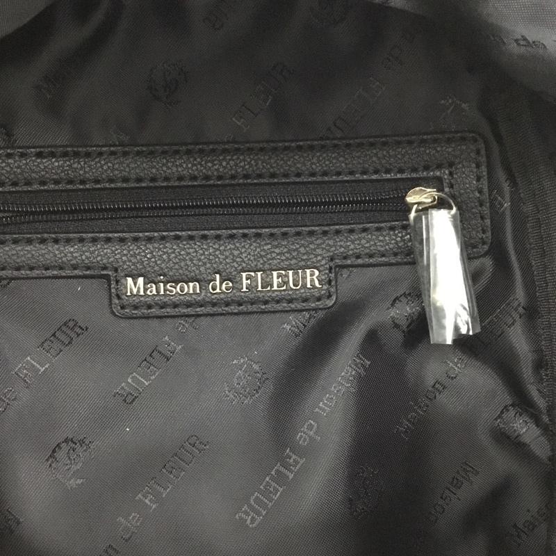 メゾンドフルール Maison de FLEUR リュックサック、デイパック リュックサック、デイバッグ 8A03F0J2400 キーリボンリュック フェイクレザー ロゴ、文字 黒 / ブラック / X 金 / ゴールド /  レディース USED 古着 中古 10149449