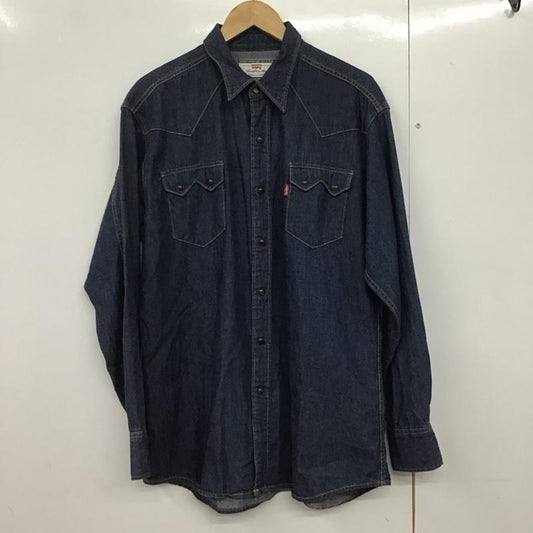 リーバイス Levi s シャツ、ブラウス 長袖 長袖シャツ 無地シャツ カラーシャツ デニムシャツ L ロゴ、文字 インディゴ / インディゴ /  メンズ USED 古着 中古 10140853