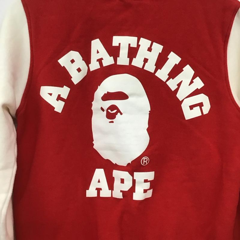 アベイシングエイプ A BATHING APE ジャケット、上着 ジャンパー、ブルゾン スウェット 裏起毛 カレッジロゴ バックプリント S ロゴ、文字 白 / ホワイト / X 赤 / レッド /  レディース USED 古着 中古 10146406